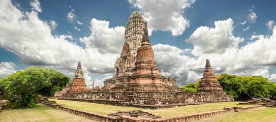 Temple Ayutthaya historical park.that famous temple.that major tourist attraction of Ayutthaya. - obrazy, fototapety, plakaty