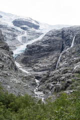 Wanderung zum Kjenndalsbreen Gletscher im Jostelalsbreen Nationalpark, Norwegen