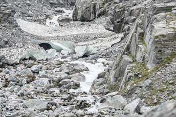 H&ouml;hle im Eisfeld unterhalb des Kjenndalsbreen Gletschers im Jostelalsbreen Nationalpark, Norwegen