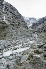 Wanderung zum Kjenndalsbreen Gletscher im Jostelalsbreen Nationalpark, Norwegen