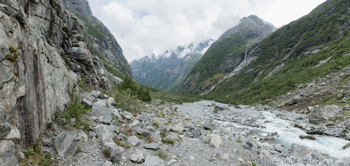 Landschaftspanorama, Wanderung zum Kjenndalsbreen Gletscher im Jostelalsbreen Nationalpark, Norwegen