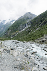 Fototapeta na wymiar Wanderung zum Kjenndalsbreen Gletscher im Jostelalsbreen Nationalpark, Norwegen