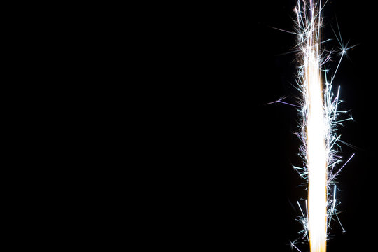 Feuerwerk vor schwarzem Hintergrund 