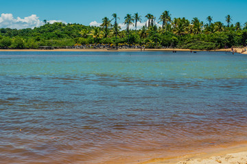 O mar invade o Rio Caraíva
