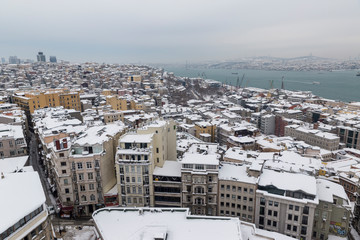 Obraz premium Istanbul skyline in snowy weather 