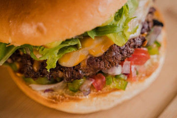 burger de ternera con queso cheddar y pico de gallo