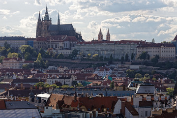 プラハの街並み　旧市庁舎より　聖ヴィート大聖堂を見る
