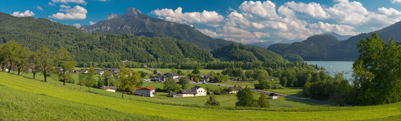 Fototapeta na wymiar The panorama of Alps landscape near the Mondsee lagke.
