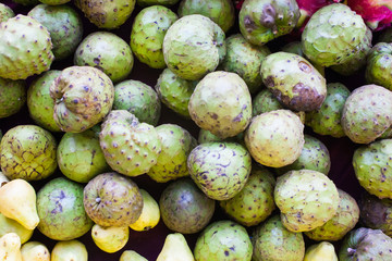 muchas tunas en un mercado en México