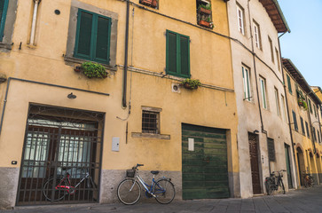 Fototapeta na wymiar Traditional colorful ancient Italian architecture houses