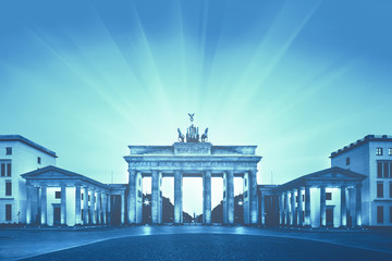 Obraz premium Illuminated Brandenburg Gate (Brandenburger Tor) in Berlin, Germany, at night. Monochrome image toned trendy classic blue, color of the year 2020.