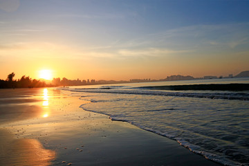 Fototapeta na wymiar Sunrise on the sea, morning by the sea