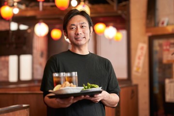 居酒屋で働く男性の求人イメージ