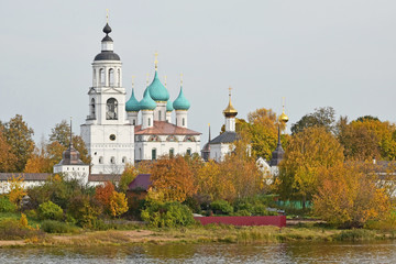 Fototapeta na wymiar Beautiful monastery along the Volga River, Russia