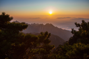 Fototapeta na wymiar Huangshan mountain, Sunrise, Anhui, China