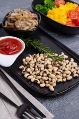 Beans with vegetables and meat