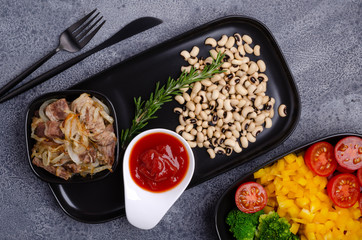 Beans with vegetables and meat