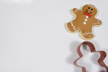 Obraz na płótnie Canvas christmas gingerbread man cookie and cutter