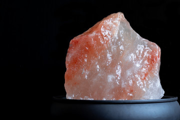 Ancient himalayan salt Comes from the most complete source, weighs 15 kg, has pink, red, orange, white, clear, no sodium, very beautiful on black clay tray, completely black background.