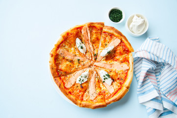 Pizza with fish and cream cheese - Plaisir.