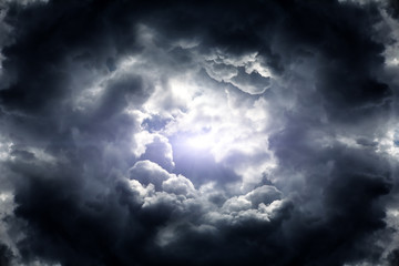 Obraz premium Hole in the Dramatic Clouds