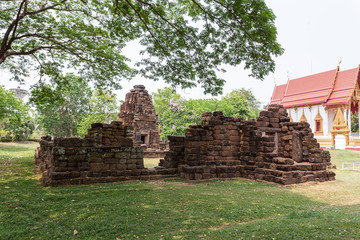 Ku Prapha Chai is a group of archaeological sites that have the same structure as disease, medicine, shrines or hospitals at King Chai Voraman VII