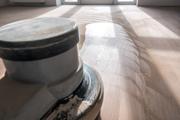 special machine polishes parquet