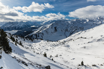 Fototapeta na wymiar Snowy mountains in austrian alps