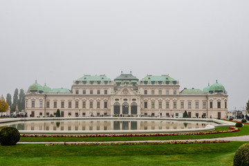 Obraz premium View of Vienna Belvedere palace under the grey sky