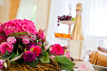 Obraz na płótnie Canvas Beautiful wedding set decoration in the restaurant. Flowers on table of newlywed.