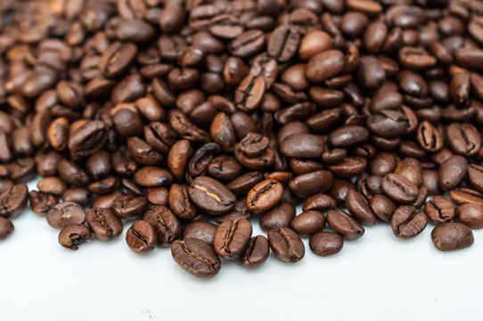 frische geröstete Kaffeebohnen © Stockfotos-MG