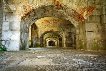Obraz premium Old abandoned building passage bottom view