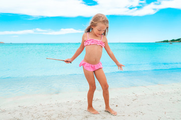 Fototapeta premium Cute little girl at beach during summer vacation