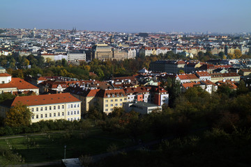 Fototapeta na wymiar ペトシーンの丘から見たプラハ市街