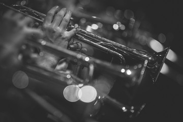 TROMPETAS Y SAXOS