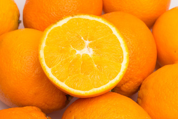 Media naranja partida por la mitad