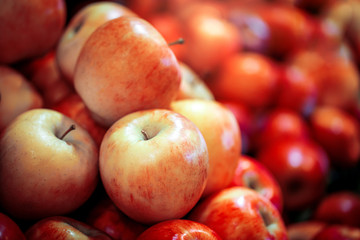 Fresh red apple fruits on shelves in supermarket