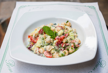 Chickpeas salad with vegetables
