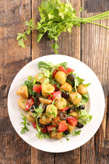 roasted potato salad with tomato, olive and lettuce