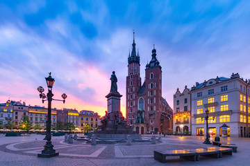 Fototapeta na wymiar Medieval Main market square with Basilica of Saint Mary at gorgeous sunrise in Old Town of Krakow, Poland