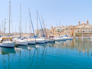 Fototapeta na wymiar Beautiful ships and the port of Isla. Malta