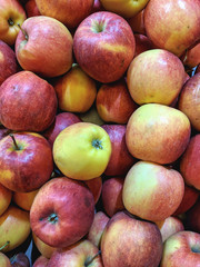 Fototapeta na wymiar Juicy Organic Apples on a counter in a store.