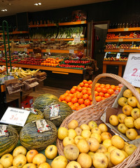 Buying fresh fruits and vegetables at farmers' market