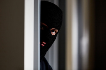 Thief is waiting in the house at burglary