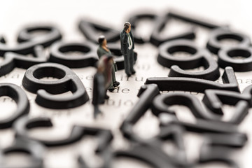 数字とビジネスマン