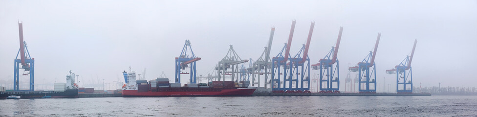 Hamburger impressions with the container terminal in the fog.