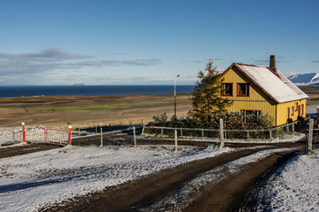 Fototapeta na wymiar Petite ferme traditionnelle au nord de l'Islande