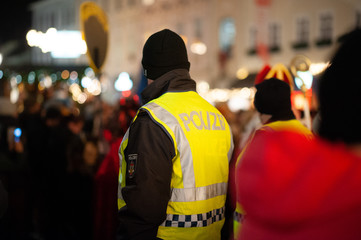 Perchten und Krampusse