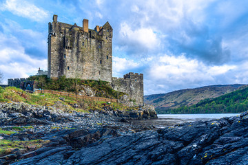 eilean donan castle landscape rocks mountains lake
