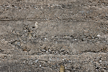 Wall built with stone and cement mortar or lime